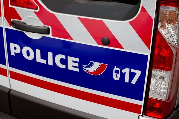 17 numro d'urgence de police secours 