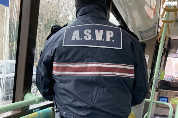 agent asvp en patrouille dans les transports